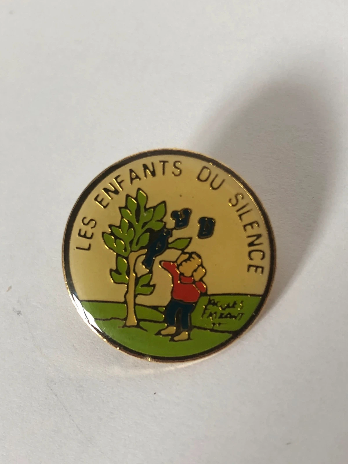 Pin's vintage "Les Enfants du Silence"  Associatif / Humanitaire (Années 90)